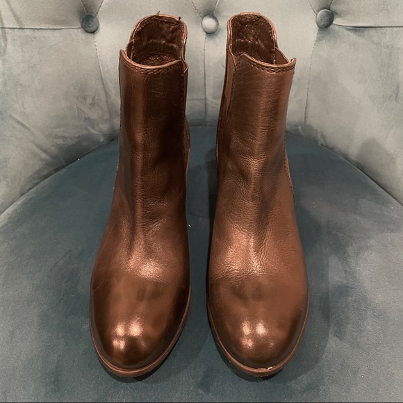 Leather Bootie w Chunk Heel - Picture 4 of 8